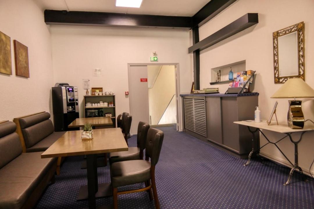 Hotel Univers Carpentras Kültér fotó