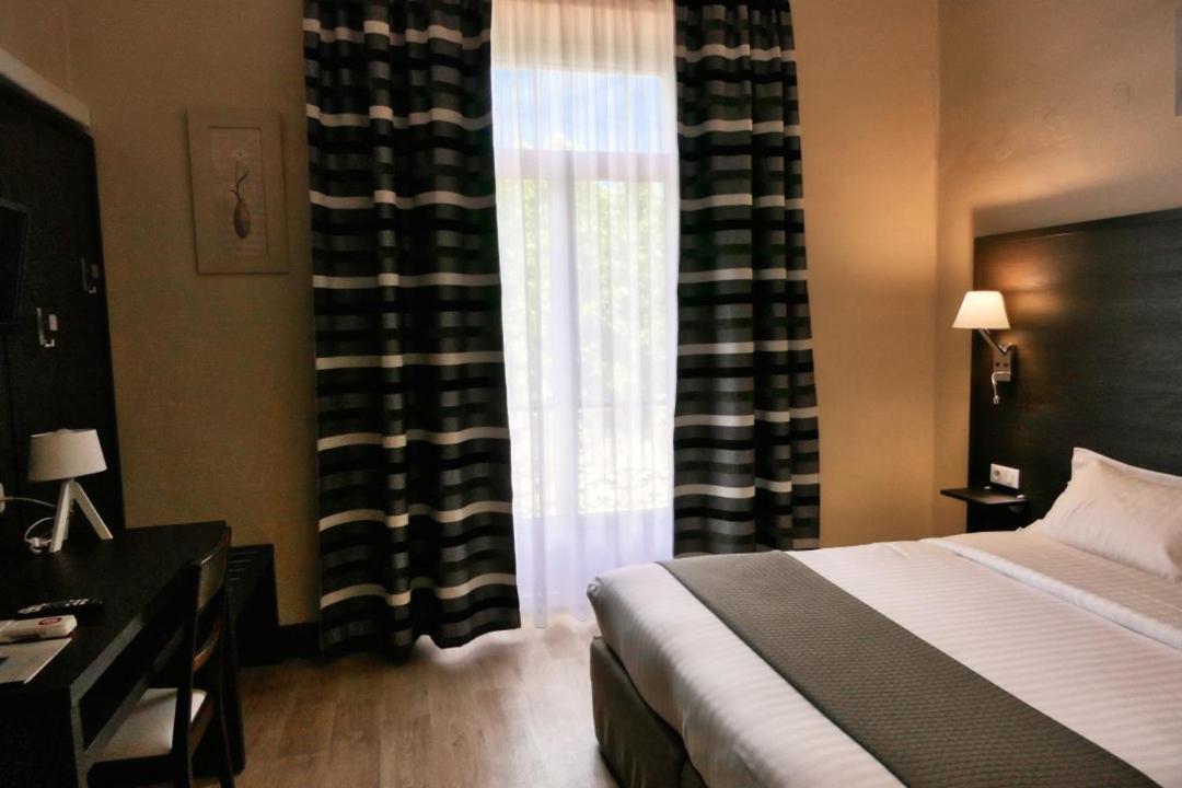 Hotel Univers Carpentras Kültér fotó