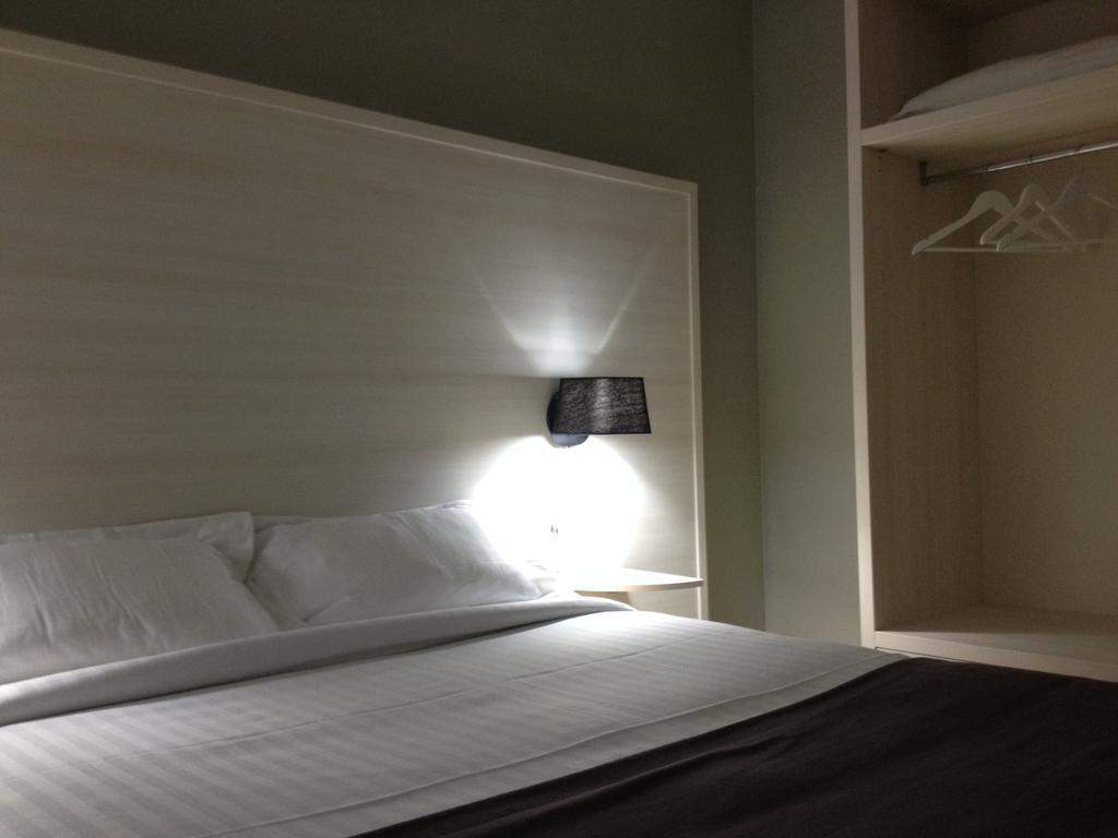 Hotel Univers Carpentras Szoba fotó