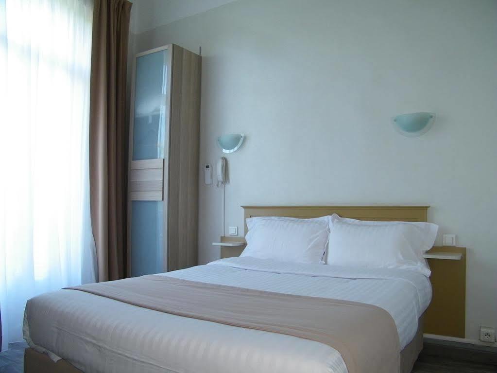 Hotel Univers Carpentras Kültér fotó